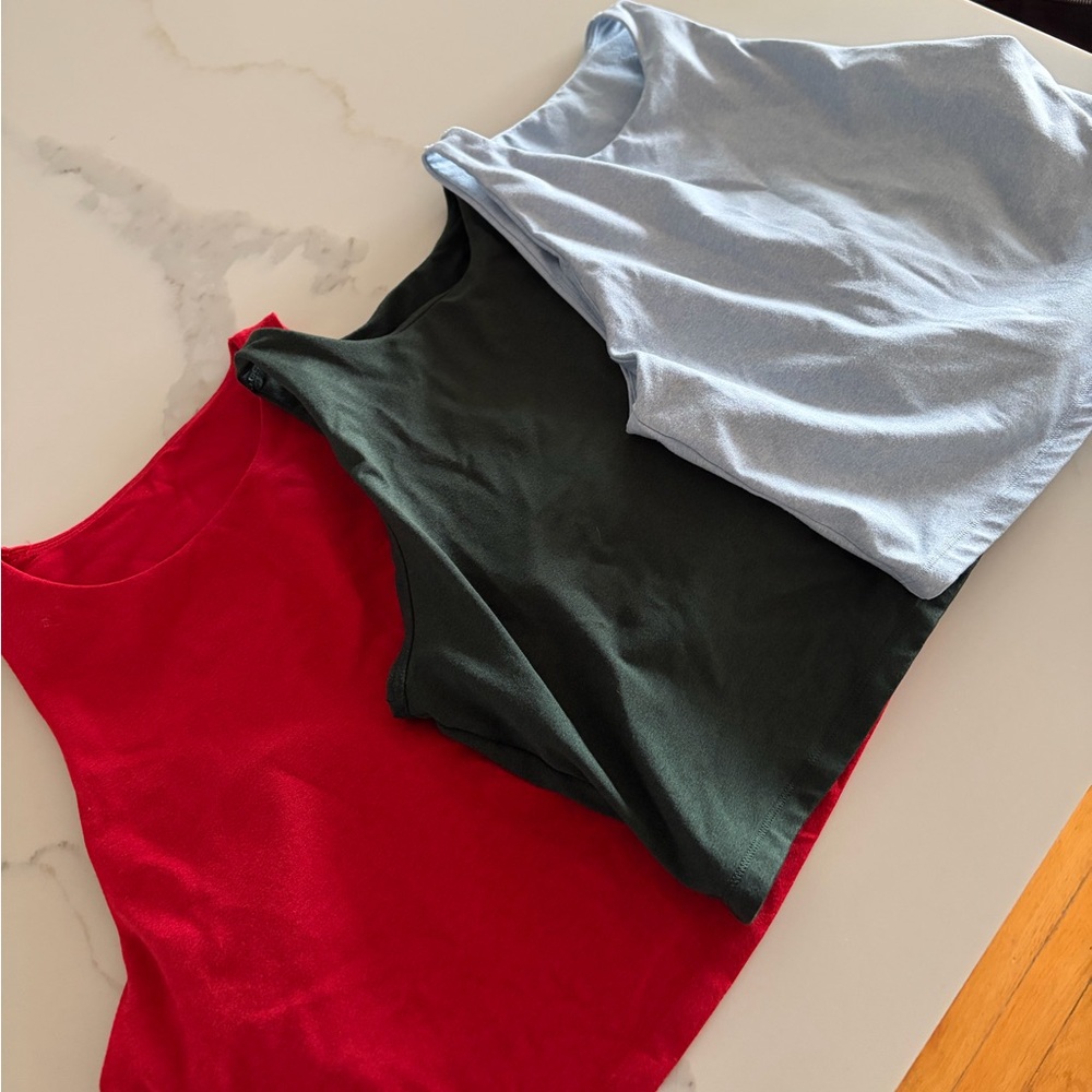 3 High neck sports bras